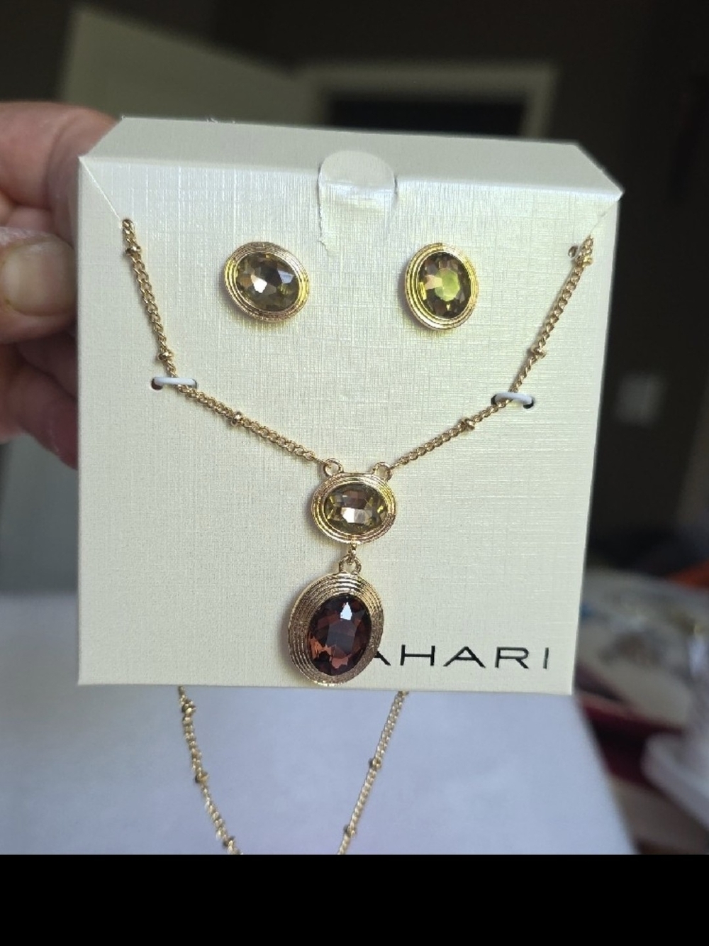 Tahari Gold-Tone Crystal Jewelry Set Necklace & Earrings Y14451 NIB 18-20" Exten - Picture 6 of 6